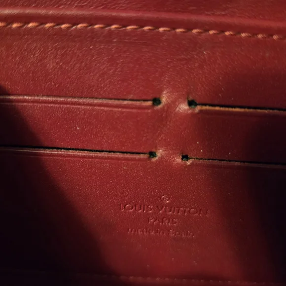VEUC ! Louis Vuitton Rouge Leather Wallet with Signature Monogram - Picture 12 of 12